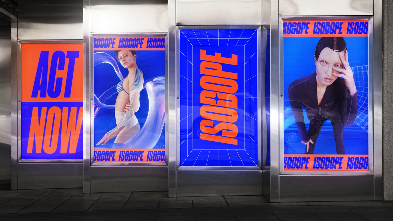 Quatro cartazes de estação usam azul elétrico e laranja, alternando a frase “Act now”, retratos futuristas e o logotipo Isodope sobre uma grade em perspectiva.