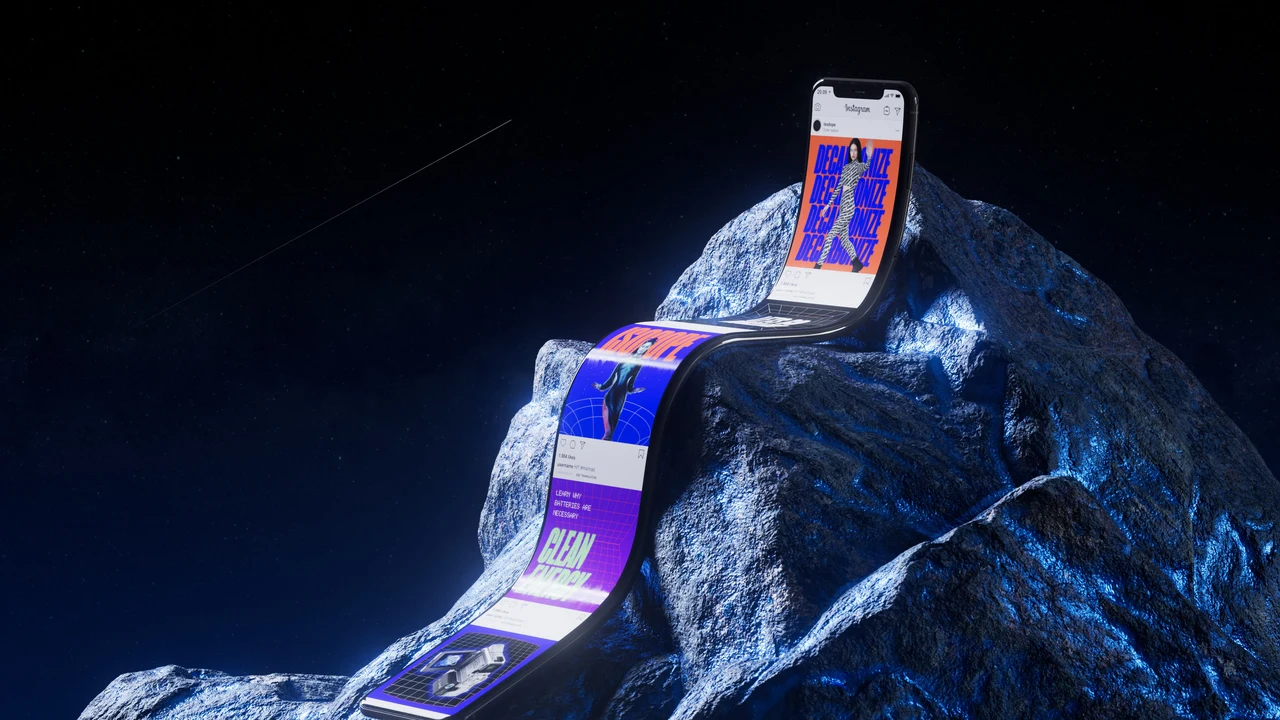 Celular sobre uma rocha azul prolonga seu feed do Instagram como uma faixa curva que desce pelo cenário espacial, exibindo peças Isodope em azul, laranja e roxo.